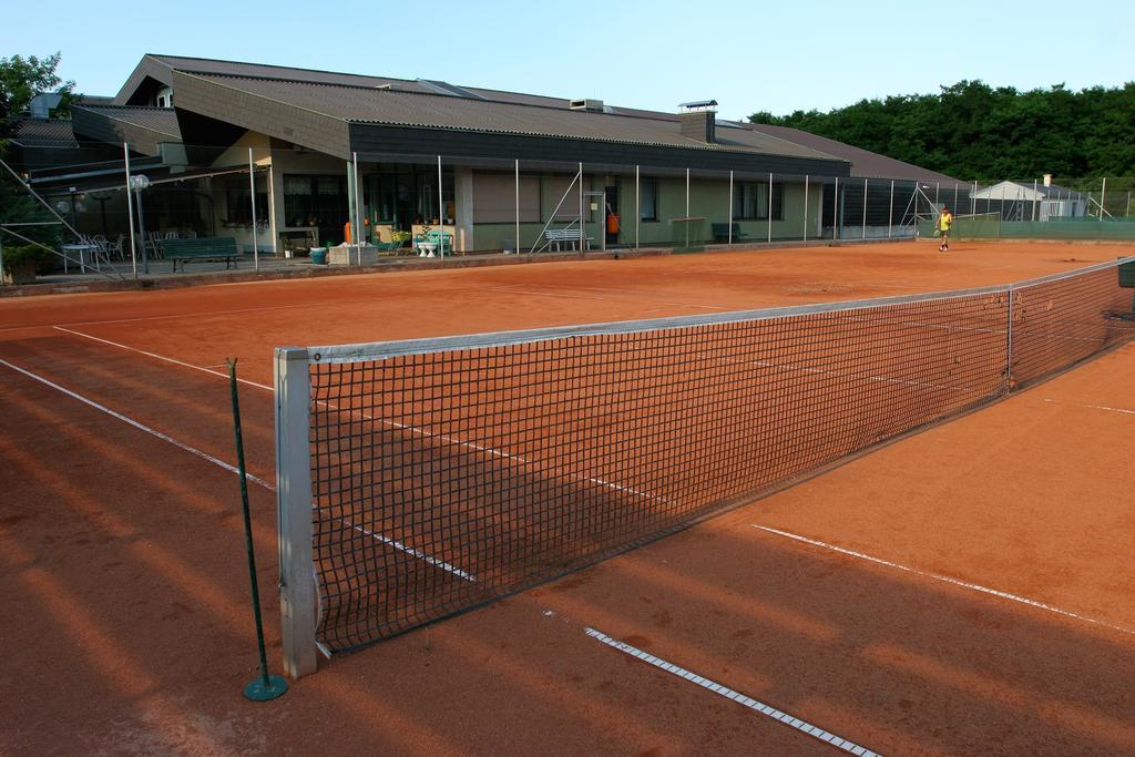 Tennis- Und Freizeitzentrum Neudorfl Экстерьер фото